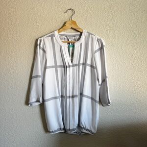 41 Hawthorn Juanis Pleat Detail Gathering Hem Blouse